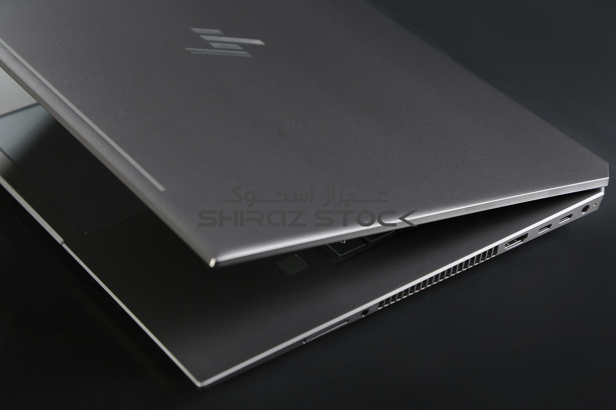 back port HP ZBook 15 studio G5