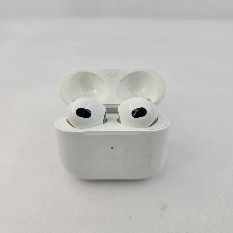 ظاهر کیس و گوشی ایرپاد استوک Apple Airpods 3RD Generation