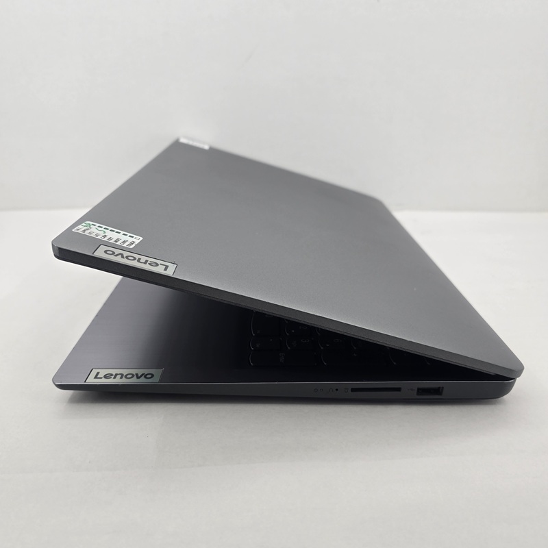 نمای کنار لپ تاپ استوک LENOVO IDEAPAD 3 