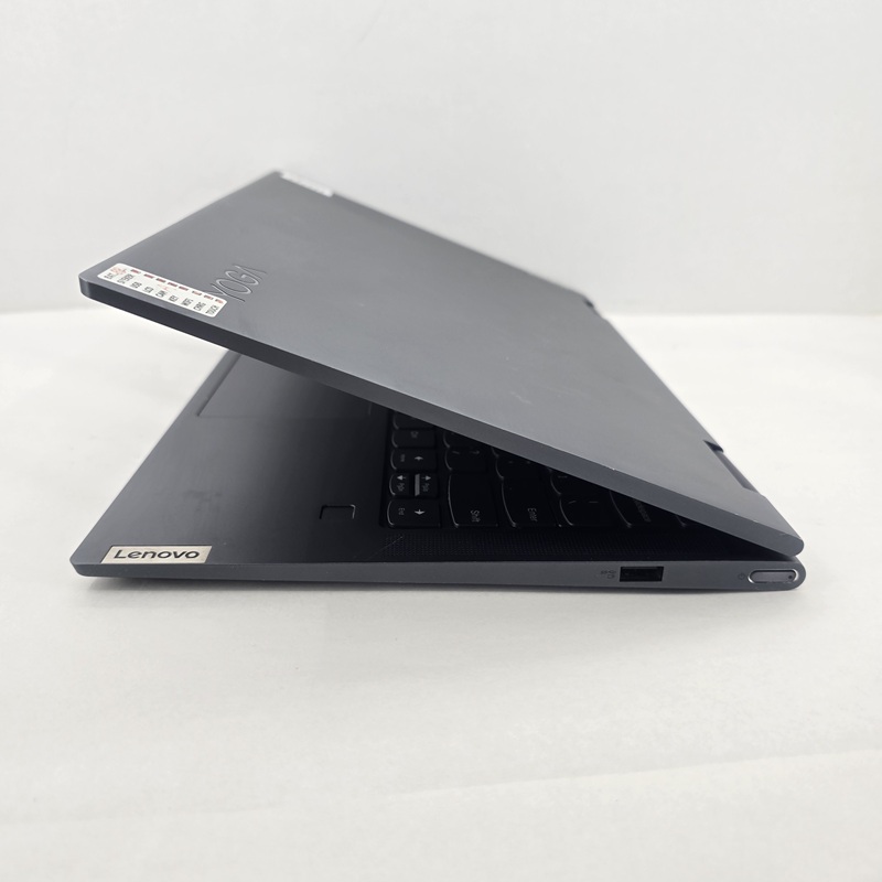 نمای کناری لپ تاپ استوک LENOVO Yoga 7